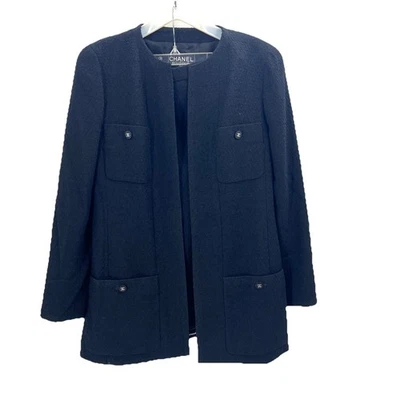 Conjunto de traje chaqueta y falda boucle de lana negra vintage Chanel 96P Francia talla EU 46 Foto 1 de 4