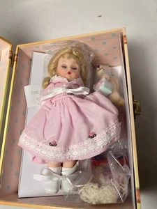 Madame Alexander FAO Trunk Set 35215 8" With Tags in Plastic - Picture 1 of 10