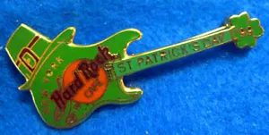 NUEVA YORK DÍA DE SAN PATRICIO TRÉBOL GUARDABARROS GUITARRA STRAT 1999 Hard Rock Café PIN - Imagen 1 de 1