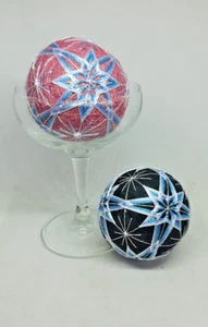 Set of 2 Stunning 2.8 " Handmade JapaneseTemari Ball Home decor Embroidered ball - Picture 1 of 9
