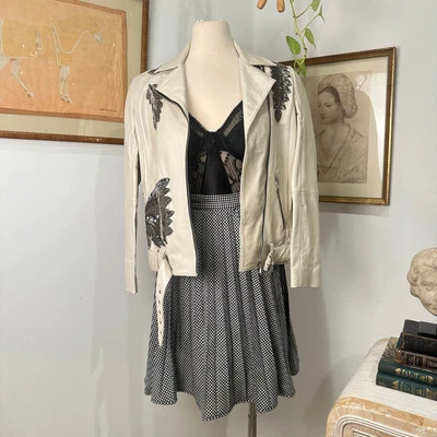 Jaqueta de Couro Uterqüe | Moto Branca | Detalhe de Lantejoulas | [Estimativa de Tamanho] - Imagem 1 de 4