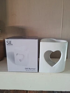 White Ceramic Heart Shaped Oil Burner - Picture 1 of 4