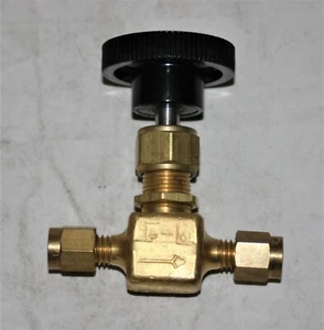 1/8 Tube Brass Needle Valve (3000 Psi) SSP FloLok B104 - Picture 1 of 3