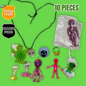 Lot of Vintage Dime Store Gumball Vending Machine Toy Alien Monster Figures RARE - Picture 1 of 7