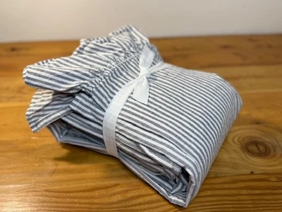 Juego de sábanas Pottery Barn Teen XLTwin algodón lavado con volantes a rayas, blanco y ónix Foto 1 de 4