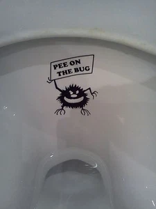 2 x PISSE ON THE BUG (lustige Toilette grafische Aufkleber, Aufkleber, CAMPERVAN, WOHNMOBIL, AUTO - Bild 1 von 1