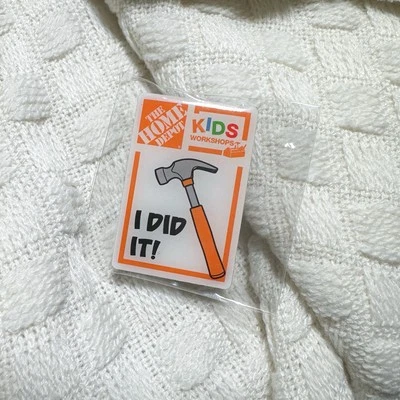 NUEVO Home Depot Kids Workshop "l DID IT" Martillo Coleccionable Solapa Delantal Sombrero Prendedor Foto 1 de 2