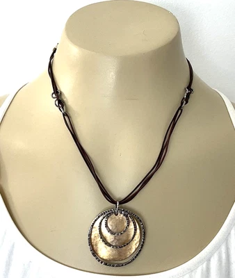 Collar Chico's Triple Círculo Abierto Colgante Cuero Marrón Cordón 134 Foto 1 de 4