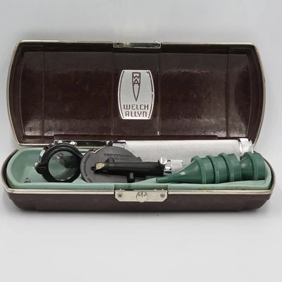 Juego de oftalmoscopio Welch Allyn de colección en estuche de baquelita Foto 1 de 4