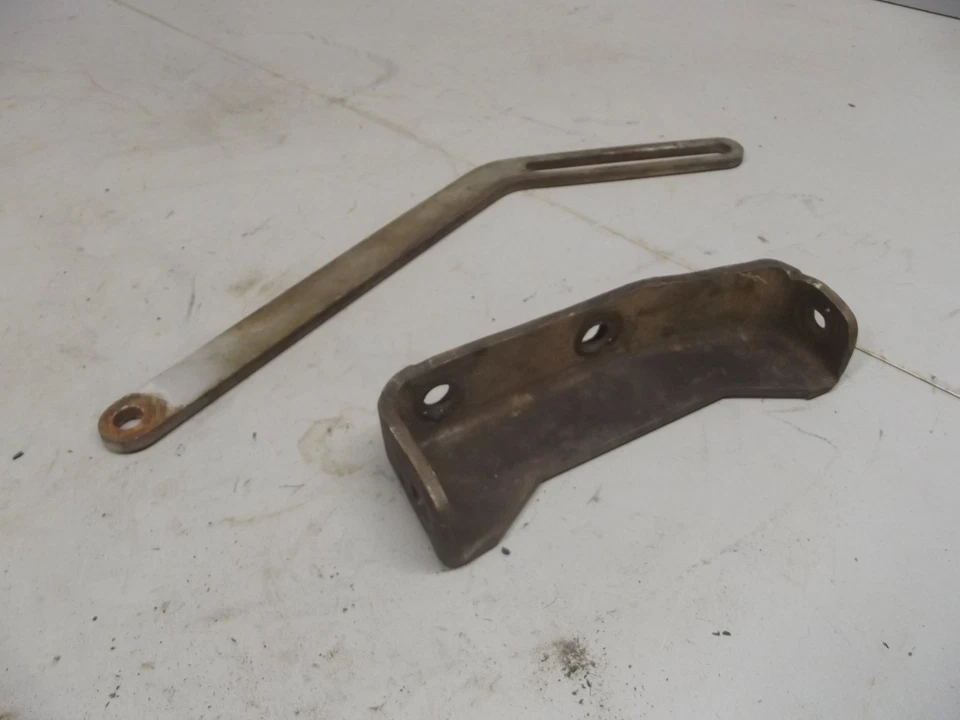 Chrysler New Yorker Deluxe 331 1954 hemi soporte de montaje de generador Foto 1 de 4