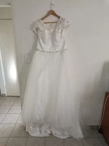 Wedding Dress Size 18/20, Full Length With Train - Picture 1 of 10