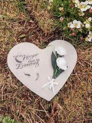 Herz aus Beton mit Schriftzug und Kunstrose Grabschmuck Trauer Grabherz - Bild 1 von 2