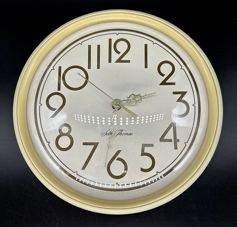 Vtg Seth Thomas Quartz Wall Clock Kitchen Maid Battery Beige Works 10" EUC Cover