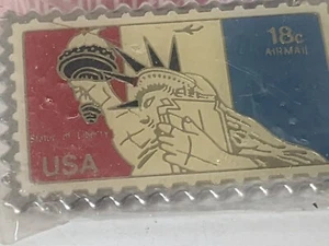 De colección Estatua de la Libertad JG&A Correo Aéreo USPS Sello de 18 centavos Años 80 Pin Tie Tac Nuevo en Caja - Imagen 1 de 5