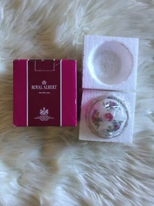 Royal Albert: petite round trinket jewellry box in 'Old Country Roses' - Picture 1 of 5