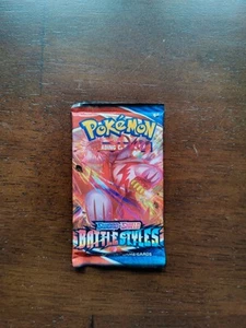 Pokémon TCG Spada e Scudo Stili di Battaglia Confezione Carte - Multicolore - Foto 1 di 4