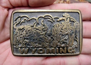 Vtg WYOMING RODEO Hebilla de cinturón ART Western State Hunting Brass Mafco RARE VG+ - Imagen 1 de 4