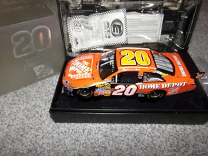 1/24 TONY STEWART #20 HOME DEPOT HOMESTED TRIBUTE ELITE 2008 ACTION NASCAR - Picture 1 of 5