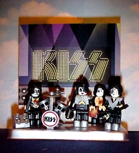 ♫ KISS Band K'NEX 2012 STAGE & 4 FIGUREN - Bild 1 von 8