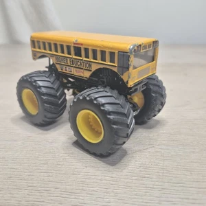 Higher Education Monster Jam 1:64 Hot Wheels Diecast Monster Truck - Bild 1 von 7