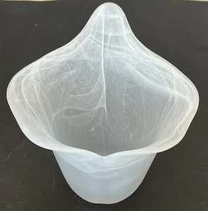 DE COLECCIÓN HERMOSO BLANCO OPACO REMOLINO ARTE VIDRIO TONOS TULIPÁN Raro - Imagen 1 de 8