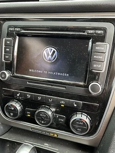 2015 VOLKSWAGEN PASSAT RADIO RECEIVER AM FM DISPLAY SCREEN 1K0035188F OEM - Picture 1 of 15