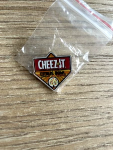 CHEEZ IT CITRUS BOWL 2024 PIN COLLECTIBLE BIG 10 SOUTH CAROLINA COCKS ILLINOIS - Picture 1 of 2