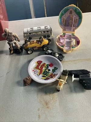 Cajón de chatarra, Hong Kong y juguetes Tootsie Polly Pocket House, etc. Foto 1 de 4