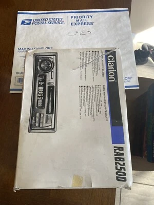 Radio casete estéreo Clarion RAB250D Magi-Tune AM/FM Foto 1 de 4