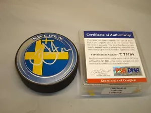Daniel Sedin signed Team Sweden Hockey Puck handsigniert Canucks PSA/DNA COA 1B - Bild 1 von 4