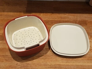 Retro Brown Tupperware Square Steamer Strainer Model 889-7 With Lid 22cm x 22cm - Picture 1 of 9
