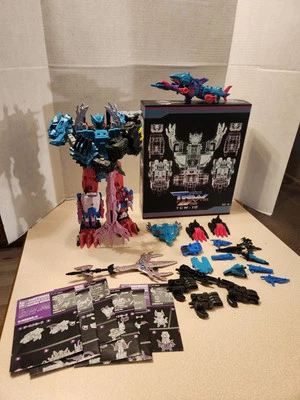 Transformers Generations Selects Seacons 6 figures W/ TDW Upgrade Kit  - Image 1 of 4