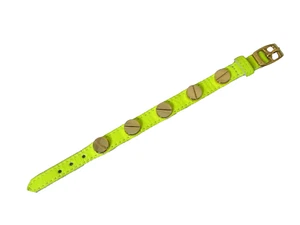 BRAZALETE AJUSTABLE CON TACHUELAS CABEZA DE TORNILLO DORADO CUERO AMARILLO SKYE CC - Imagen 1 de 3