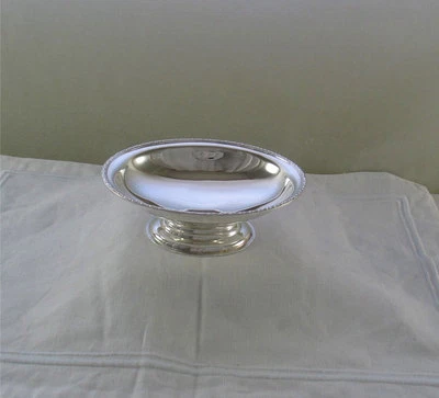 Plato dulce plateado borde derwent en pie ovalado Foto 1 de 4