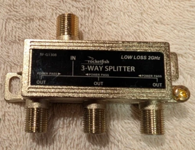 ROCKETFISH - 3WAY COAXIAL SPLITTER r - GOLD CABLE  SATELLITE ANTENNA 5~2050 MHz - Image 1 of 4