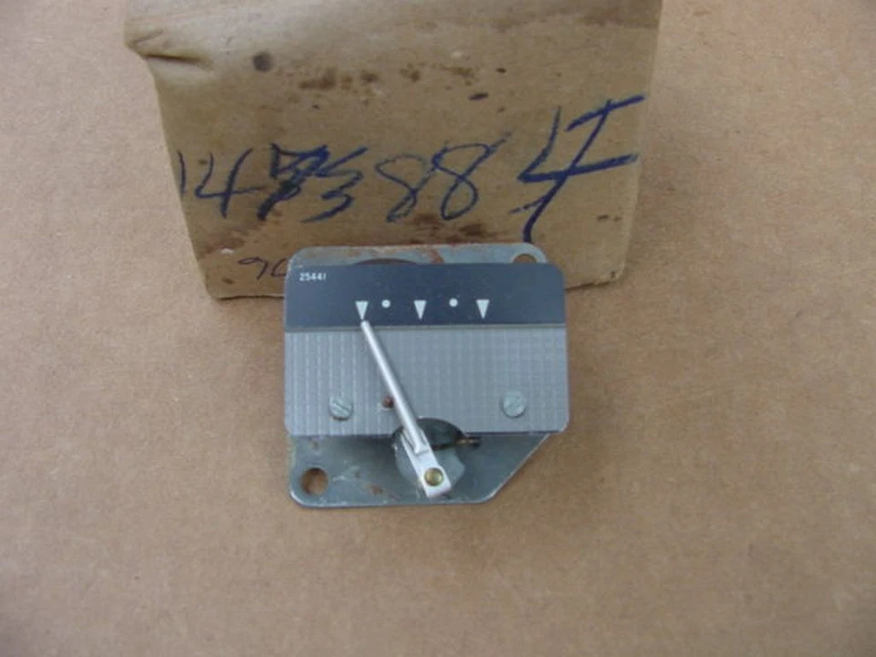 1951 52 Dodge Wayfarer Meadowbrook Coronet NOS MoPar OIL PRESSURE GAUGE #1473884 - Image 1 of 1