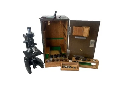 Microscopio de laboratorio vintage Unitron MMU 34204 + estuche de piezas de lentes sin probar Foto 1 de 4