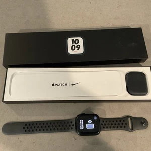 Apple Watch Series 7 Nike 45mm Midnight Aluminum Case - Zdjęcie 1 z 5