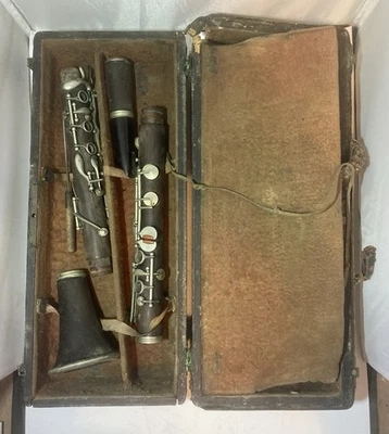 ¿2 clarionetas/clarinetes de madera antiguos? En una caja Foto 1 de 4