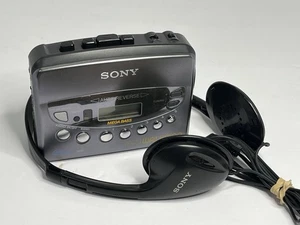 Sony Walkman WM-FX453 FM/AM Radio Cassette Player FOR PARTS Radio Only Works - Picture 1 of 7