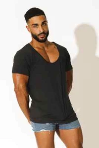 JJ Malibu Men's Muscle-Fit Deep-V T-Shirt - Black - Size L - Picture 1 of 5