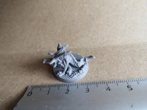 RODEUR LARVE  MINIATURE /NEMESIS LOCKDOWN G890 - Imagen 1 de 1