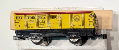 Marx 241708 B & O Gondola - Yellow/Red - 4 Wheel with Plastic Knuckle Couplers - Image 1 of 4
