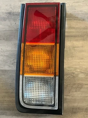 Hummer H2 SUV LH 2003-2004 luz trasera izquierda conductor lámpara cuerpo montado OEM “BONITO” Foto 1 de 4