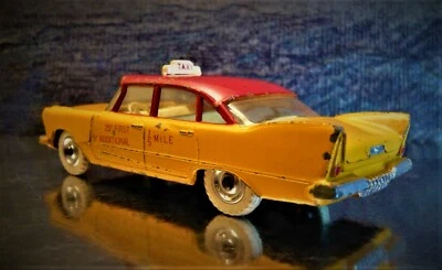 Dinky Toys 265 Plymouth Plaza Taxi, Genuino Hecho en Inglaterra. Foto 1 de 4
