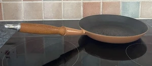 Le Creuset Haselnussbraun Gusseisen Bratpfanne 26 cm - gebraucht - Bild 1 von 8