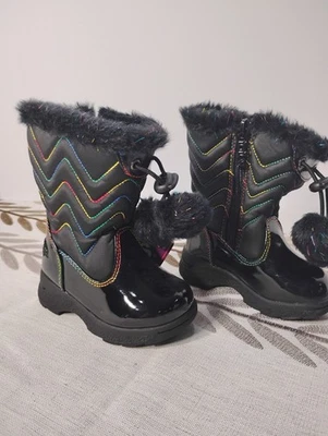 Botas de nieve de invierno impermeables para niños pequeños talla 5 niña negras con puntada de arco iris Foto 1 de 4