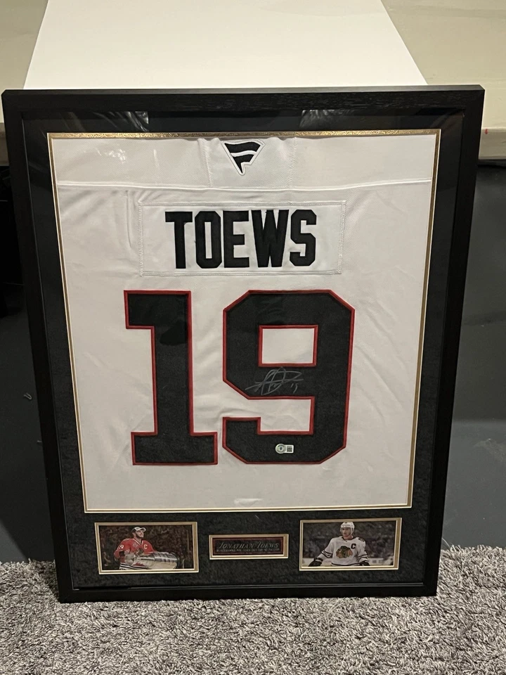 Jersey Jonathan Toews Chicago Blackhawks Autografiado Enmarcado con Certificado de Autenticidad Beckett Foto 1 de 4