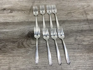 Set Of 8 WM A. Rogers A1 Plus Silver Plate Oneida LTD Dinner Forks - Picture 1 of 6