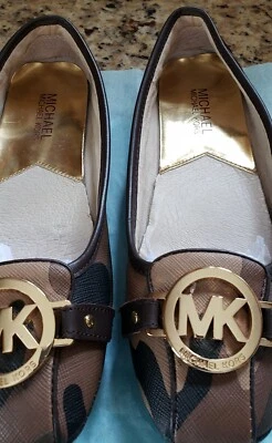 Michael, Michael Kors camuflaje firma fulton plano en talla 6 usado  Foto 1 de 4